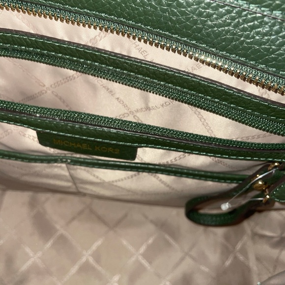 Micheal kors tote - Picture 5 of 5